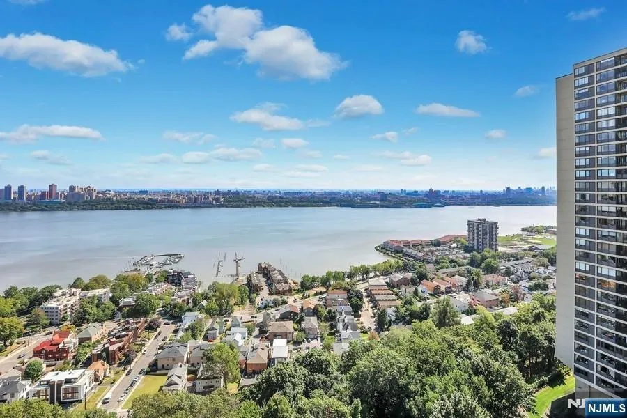 6 Horizon Road 1907 Fort Lee, NJ 07024