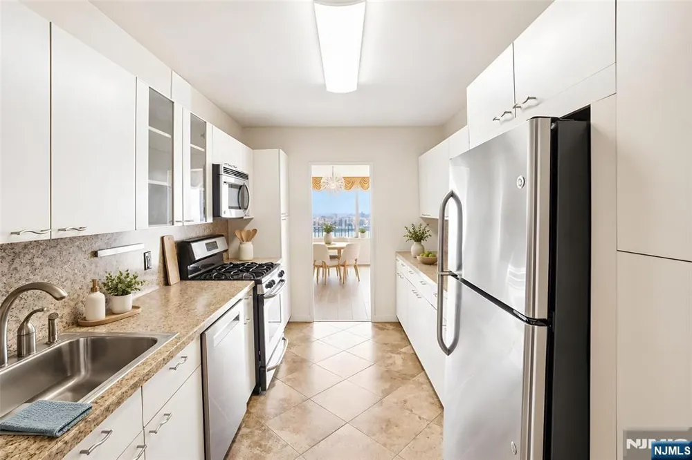 6 Horizon Road 1907 Fort Lee, NJ 07024