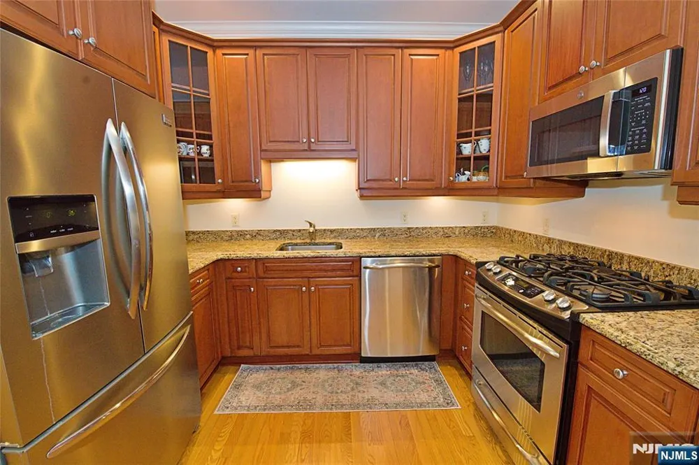 5 Tenakill Park E 317 Cresskill, NJ 07626