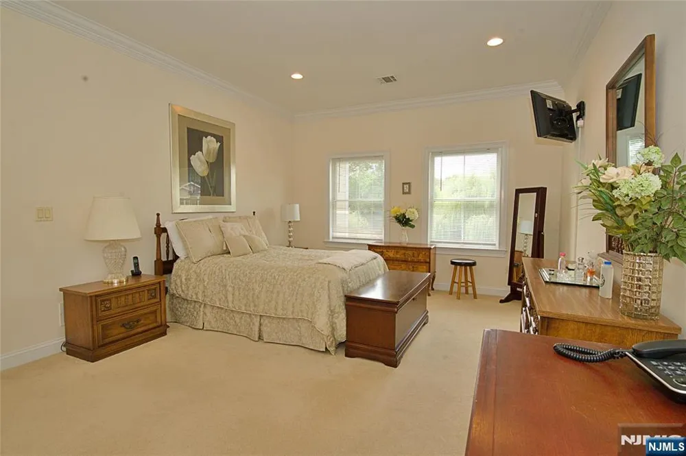 5 Tenakill Park E 317 Cresskill, NJ 07626
