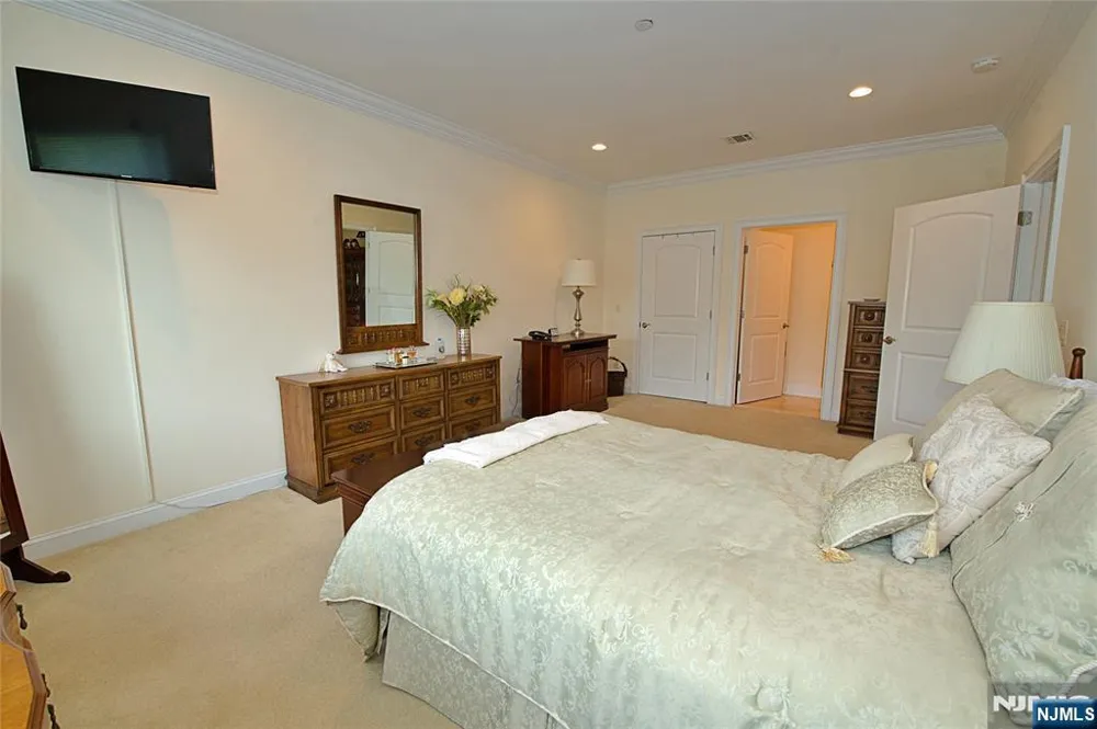 5 Tenakill Park E 317 Cresskill, NJ 07626