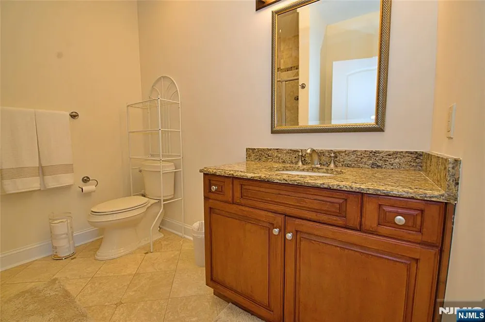 5 Tenakill Park E 317 Cresskill, NJ 07626