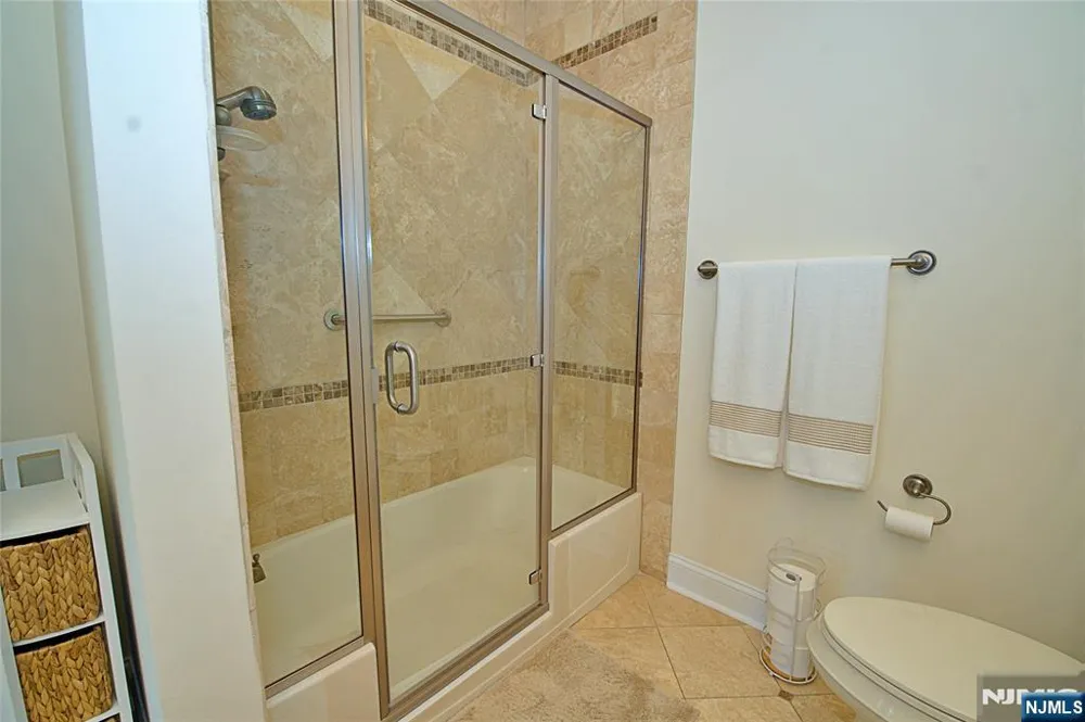5 Tenakill Park E 317 Cresskill, NJ 07626