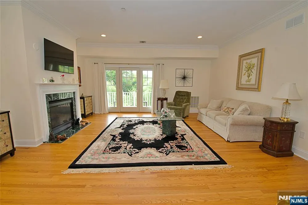 5 Tenakill Park E 317 Cresskill, NJ 07626