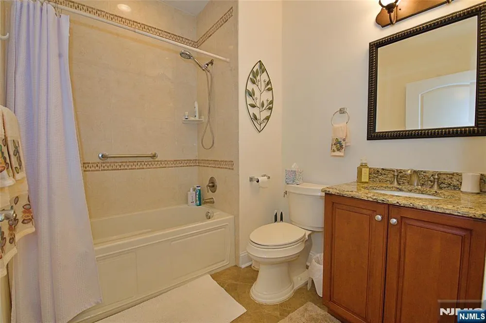 5 Tenakill Park E 317 Cresskill, NJ 07626