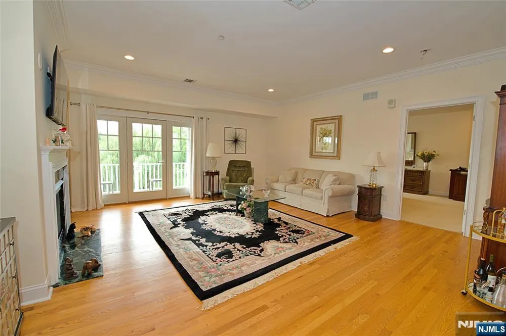 5 Tenakill Park E 317 Cresskill, NJ 07626