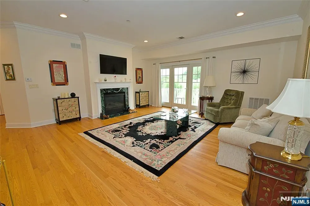 5 Tenakill Park E 317 Cresskill, NJ 07626