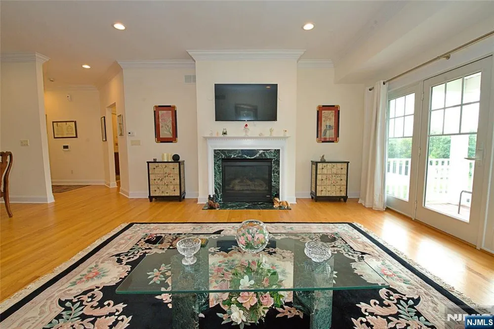 5 Tenakill Park E 317 Cresskill, NJ 07626