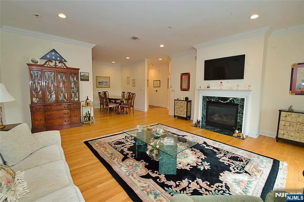5 Tenakill Park E 317 Cresskill, NJ 07626