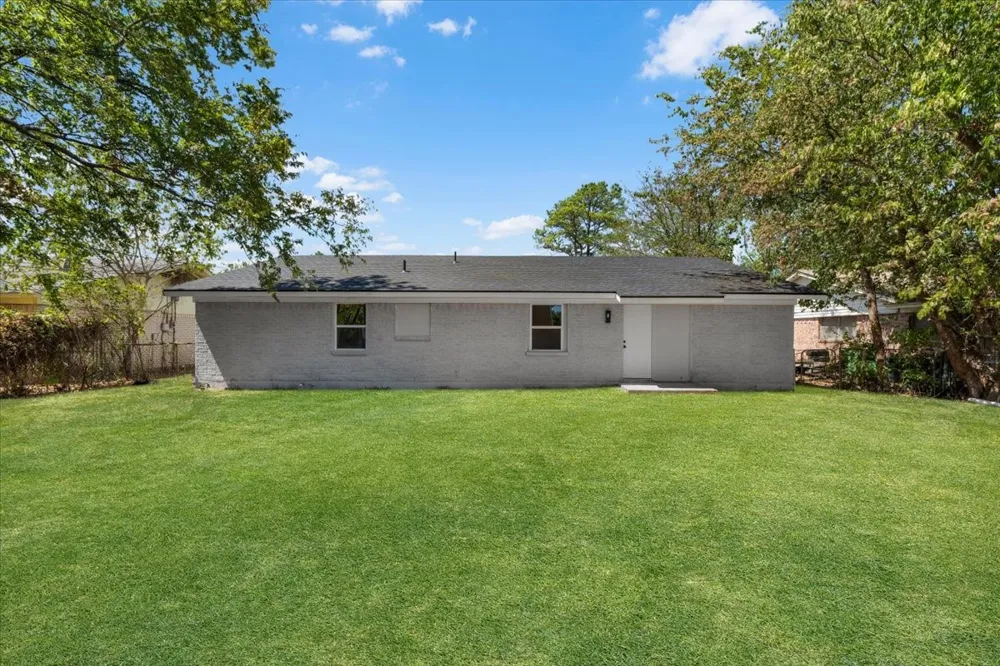3725 Raphael Street Fort Worth, TX 76119