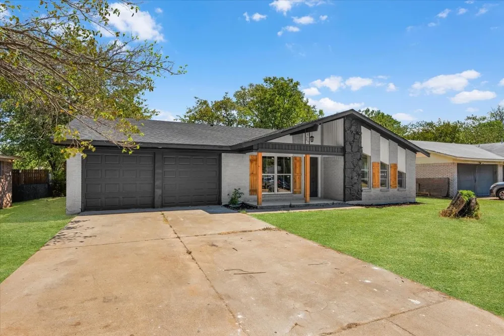 3725 Raphael Street Fort Worth, TX 76119