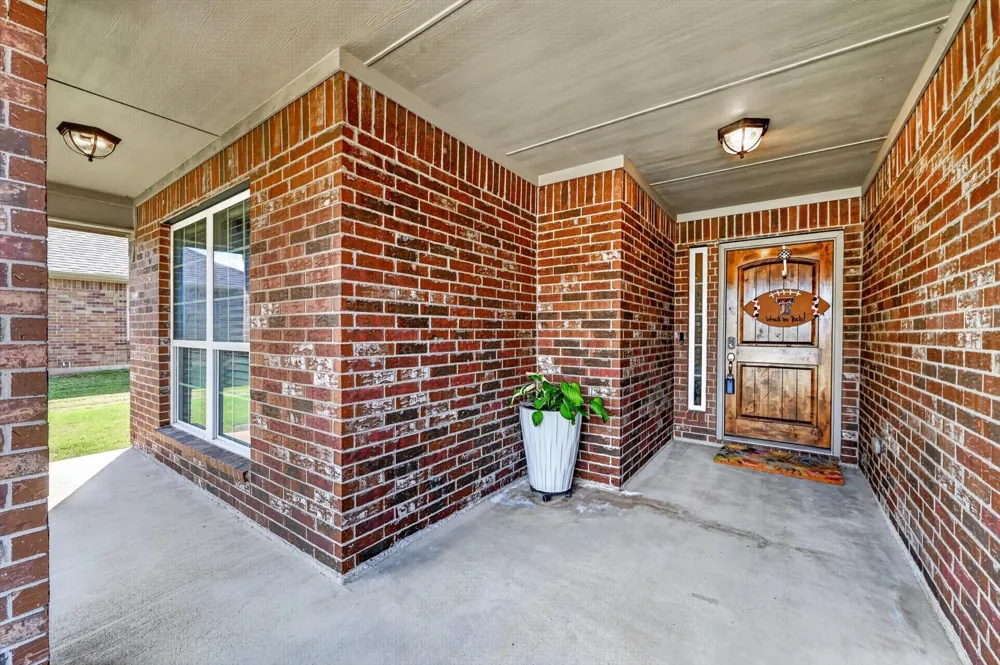 1026 Saint Andrews Drive Burleson, TX 76028