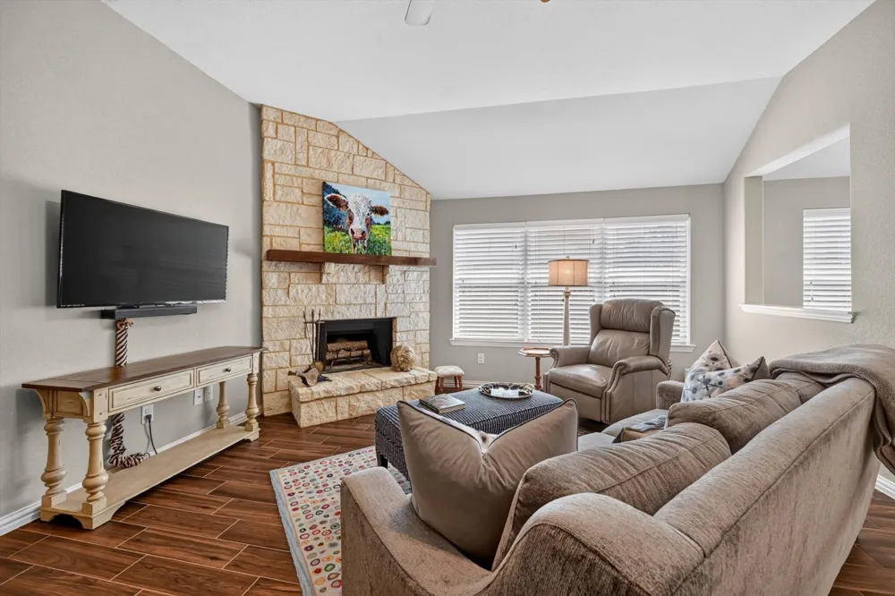 1026 Saint Andrews Drive Burleson, TX 76028