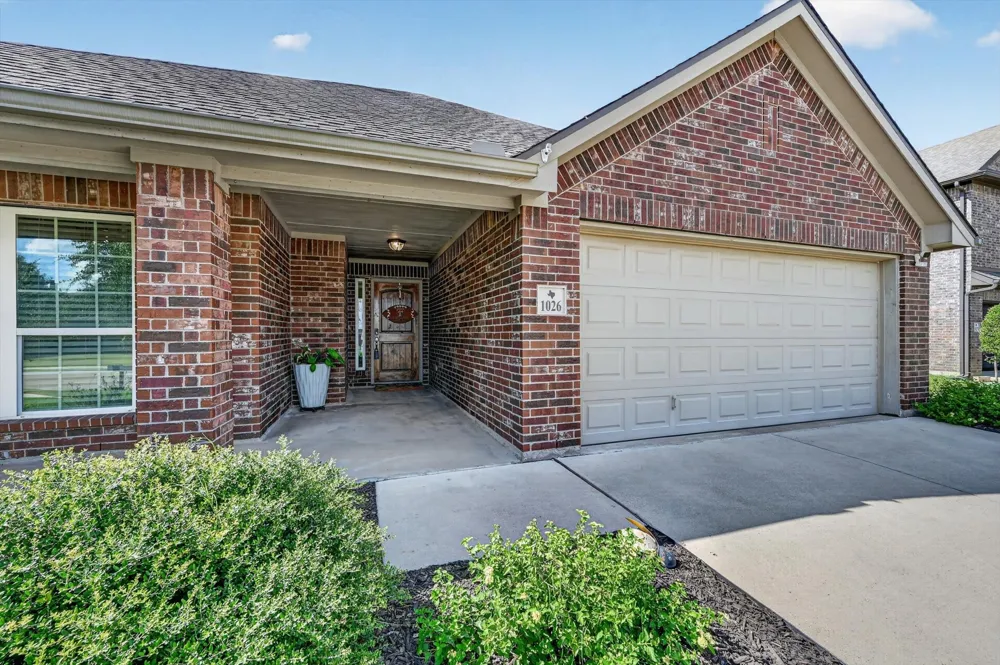 1026 Saint Andrews Drive Burleson, TX 76028