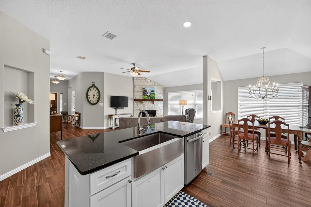 1026 Saint Andrews Drive Burleson, TX 76028