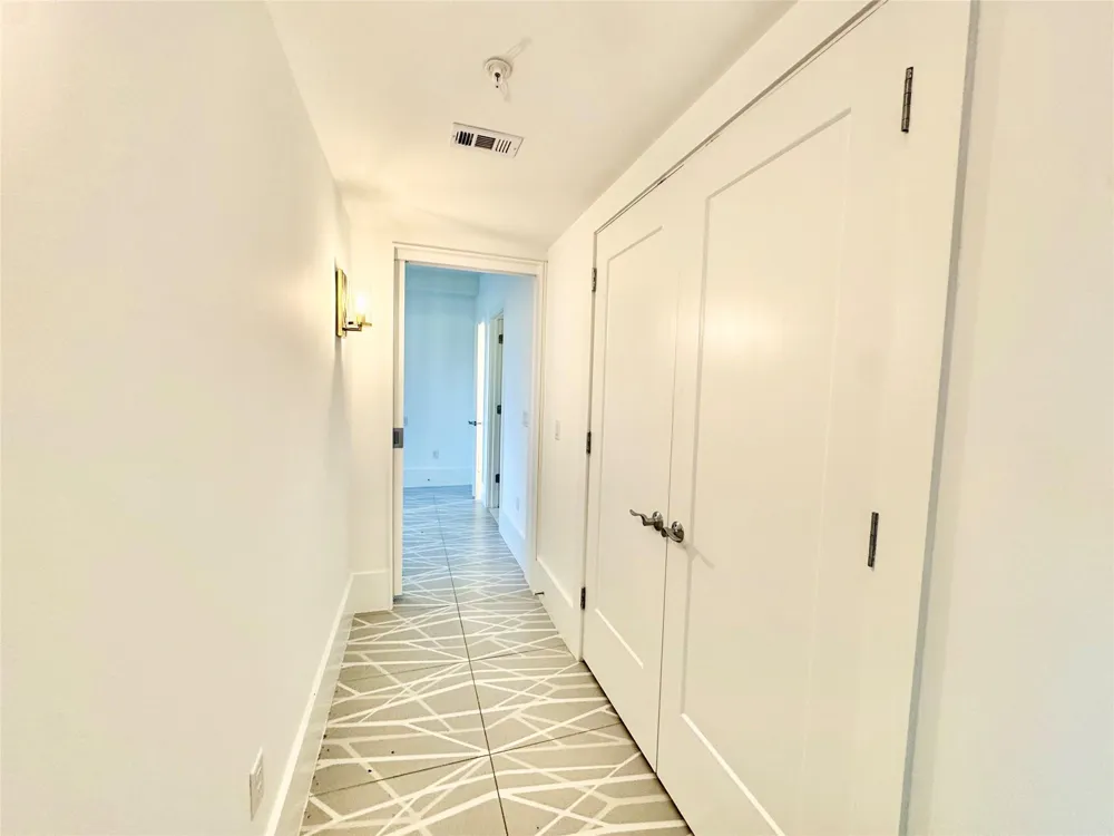 2201 Market Street #605 Galveston, TX 77550