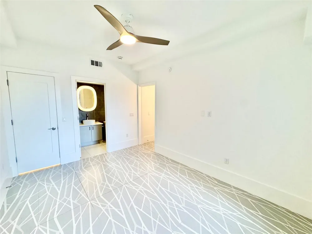 2201 Market Street #605 Galveston, TX 77550