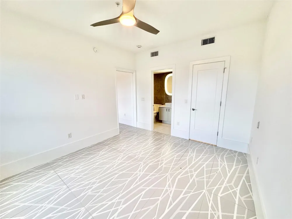 2201 Market Street #605 Galveston, TX 77550