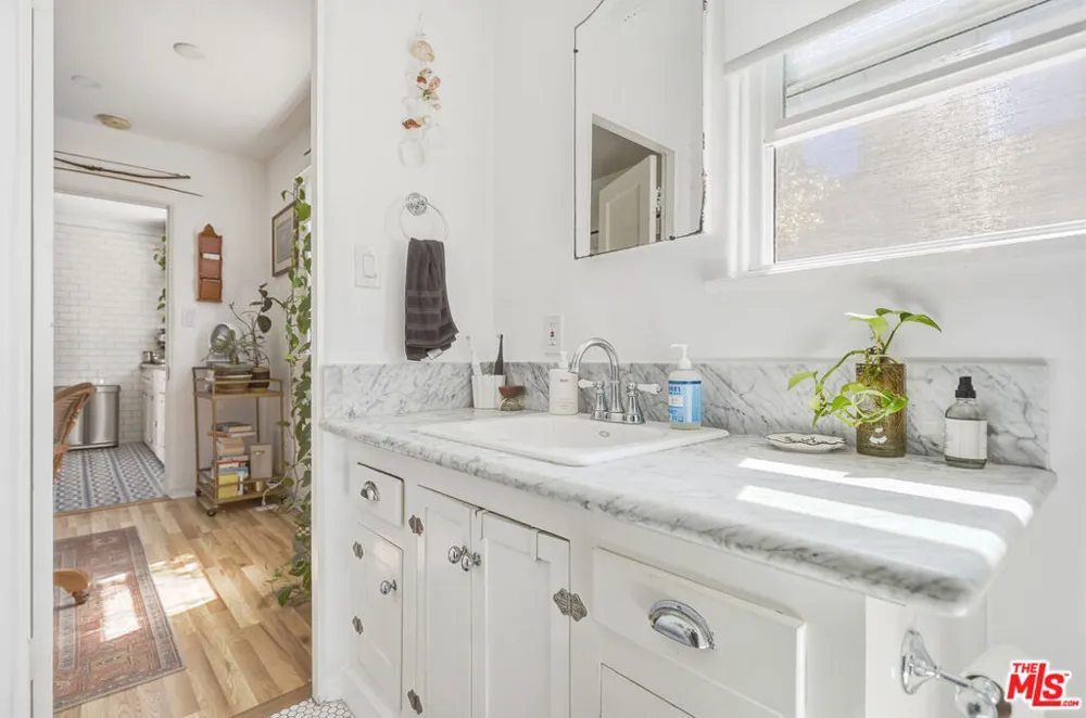 6640 Vista Del Mar Los Angeles, CA 90293