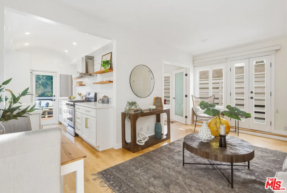 6640 Vista Del Mar Los Angeles, CA 90293