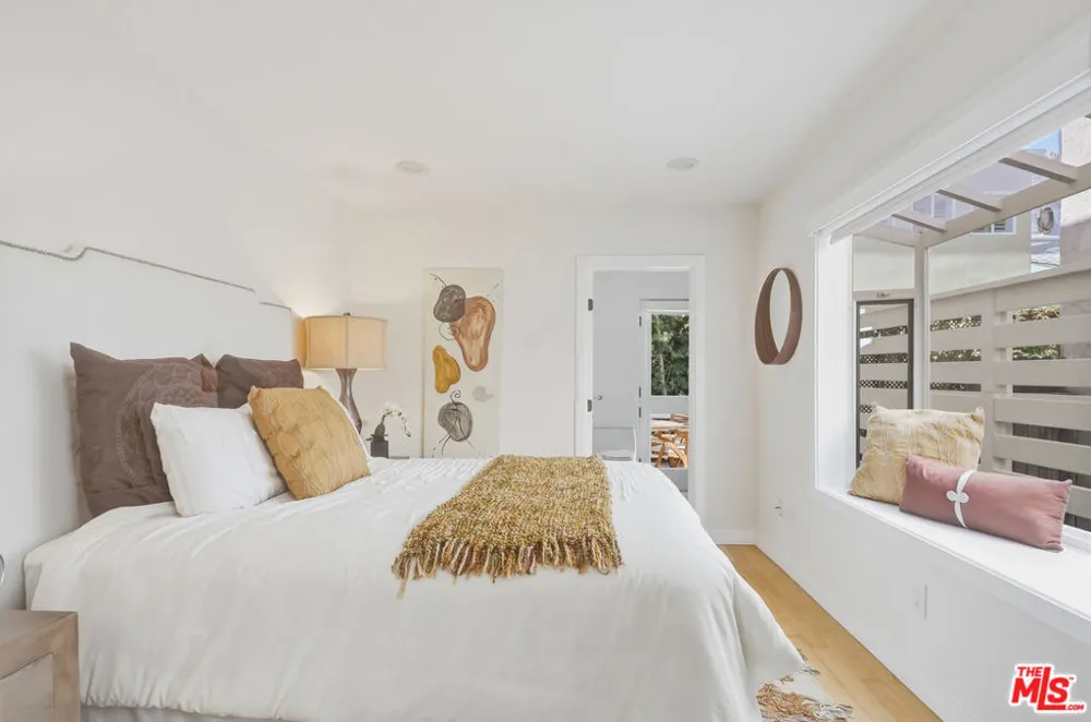 6640 Vista Del Mar Los Angeles, CA 90293