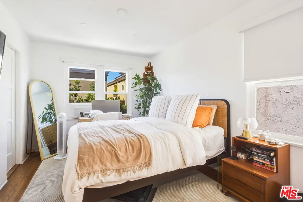 6640 Vista Del Mar Los Angeles, CA 90293