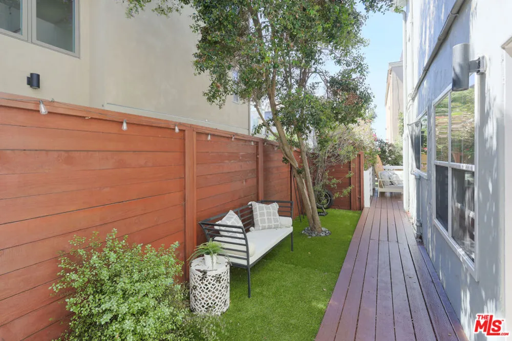 6640 Vista Del Mar Los Angeles, CA 90293