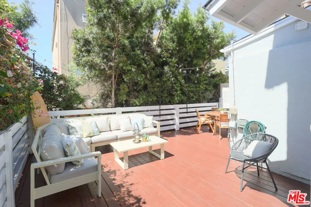 6640 Vista Del Mar Los Angeles, CA 90293