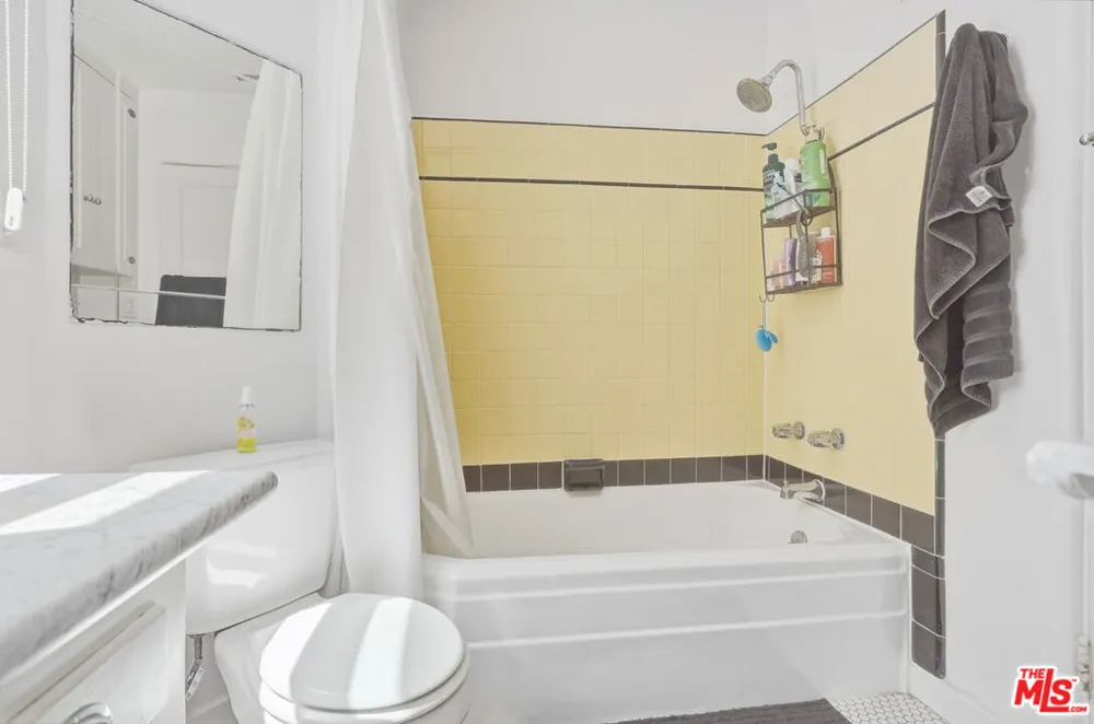 6640 Vista Del Mar Los Angeles, CA 90293