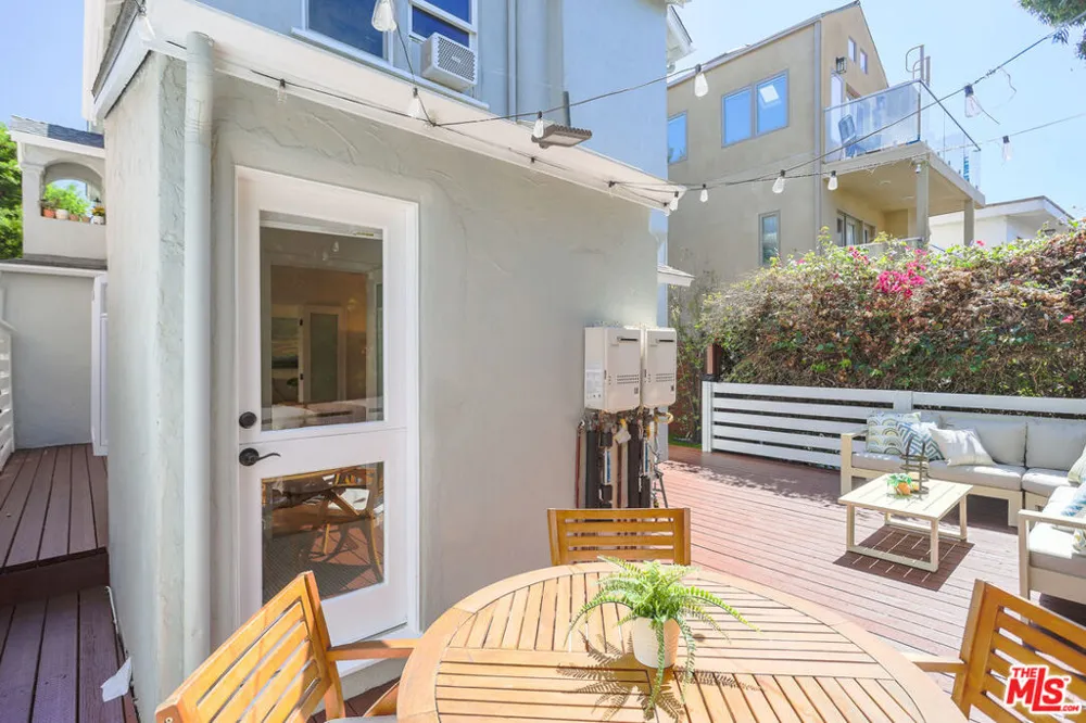 6640 Vista Del Mar Los Angeles, CA 90293