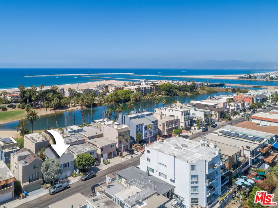 6640 Vista Del Mar Los Angeles, CA 90293