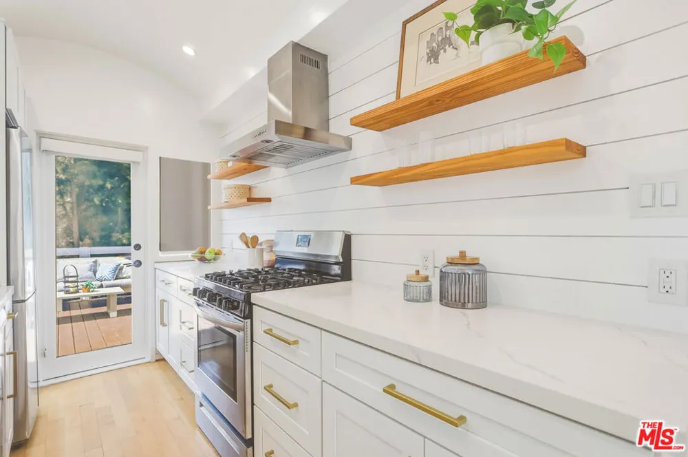 6640 Vista Del Mar Los Angeles, CA 90293