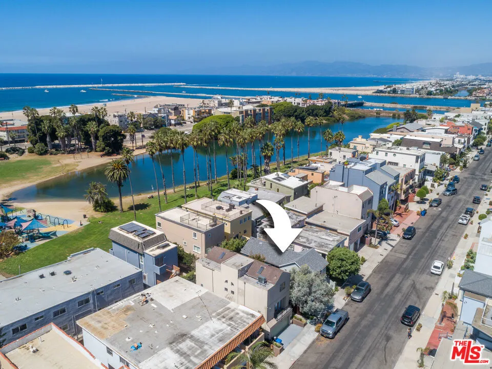 6640 Vista Del Mar Los Angeles, CA 90293