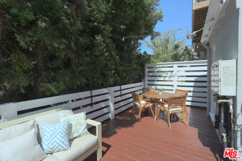 6640 Vista Del Mar Los Angeles, CA 90293