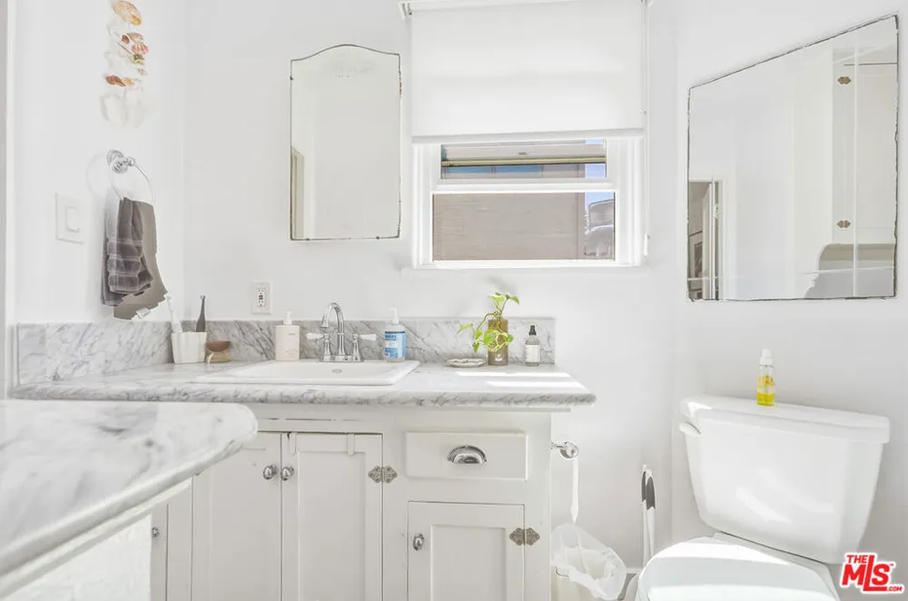 6640 Vista Del Mar Los Angeles, CA 90293
