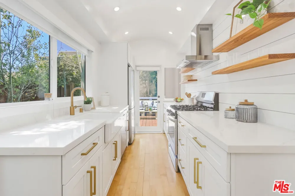 6640 Vista Del Mar Los Angeles, CA 90293