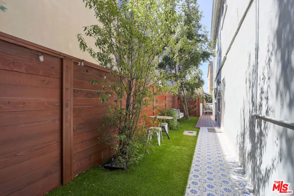 6640 Vista Del Mar Los Angeles, CA 90293
