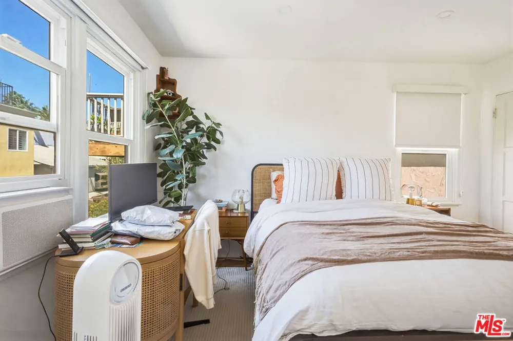 6640 Vista Del Mar Los Angeles, CA 90293