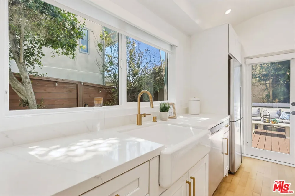 6640 Vista Del Mar Los Angeles, CA 90293