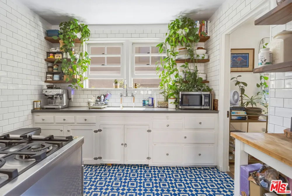 6640 Vista Del Mar Los Angeles, CA 90293