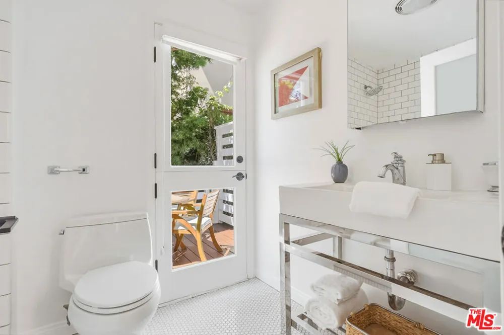 6640 Vista Del Mar Los Angeles, CA 90293
