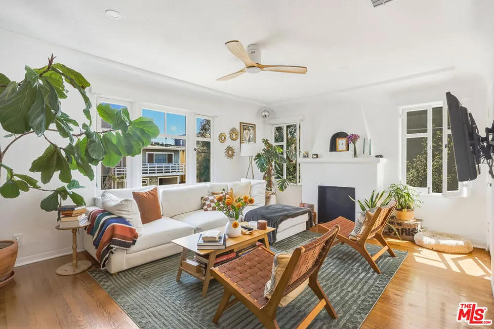 6640 Vista Del Mar Los Angeles, CA 90293