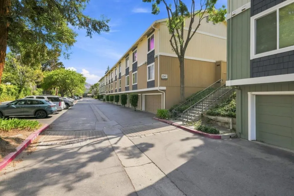 2547 Easton Lane #15 San Jose, CA 95133