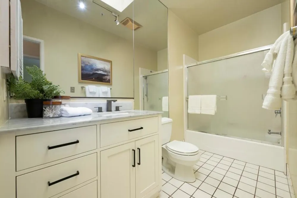 1515 Floribunda Avenue #304 Burlingame, CA 94010