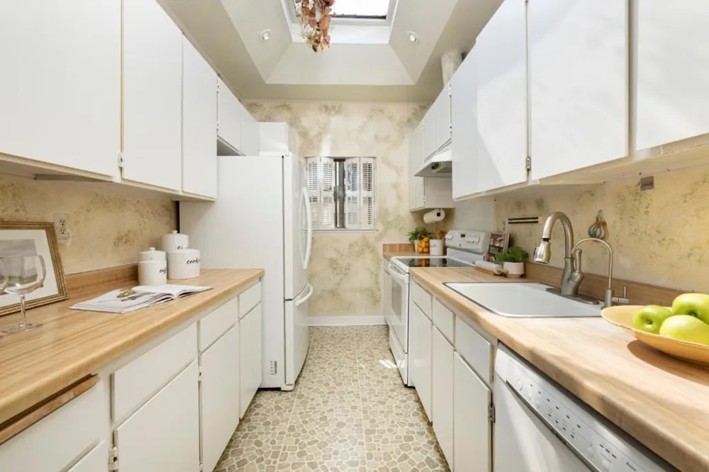 1515 Floribunda Avenue #304 Burlingame, CA 94010