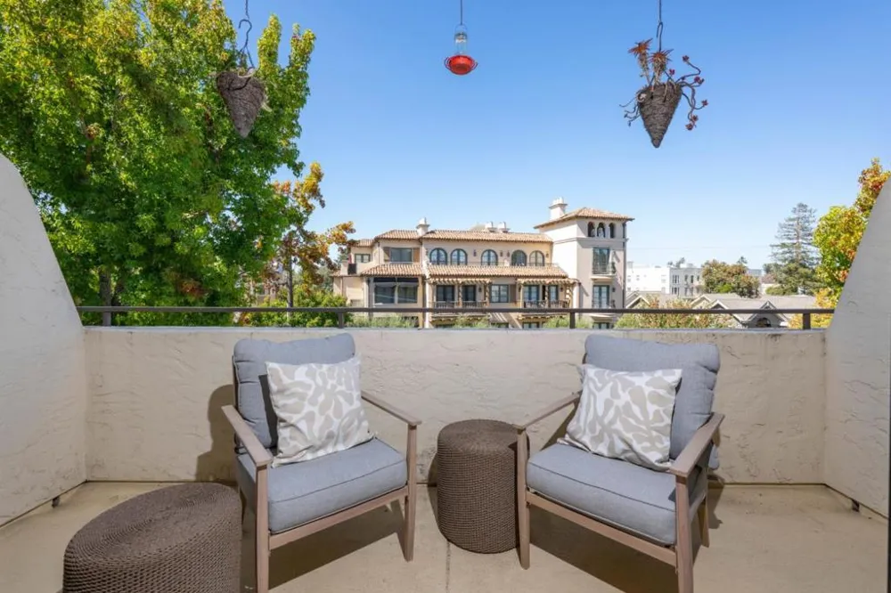 1515 Floribunda Avenue #304 Burlingame, CA 94010
