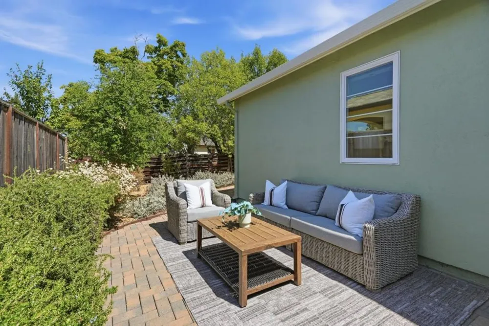 4059 2nd Street Palo Alto, CA 94306