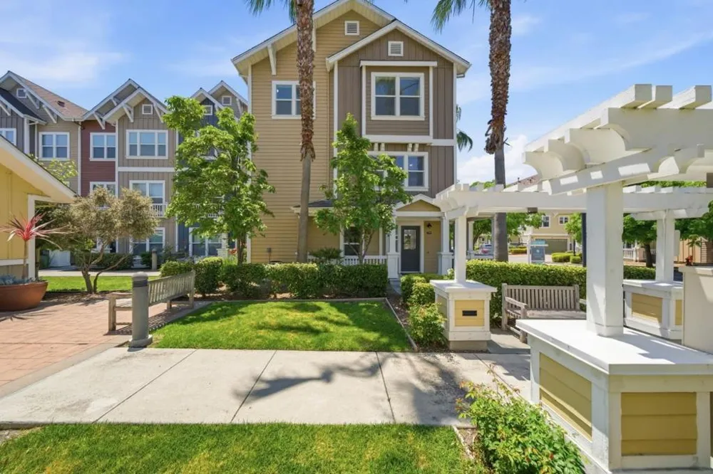 1908 Aberdeen Lane Mountain View, CA 94043