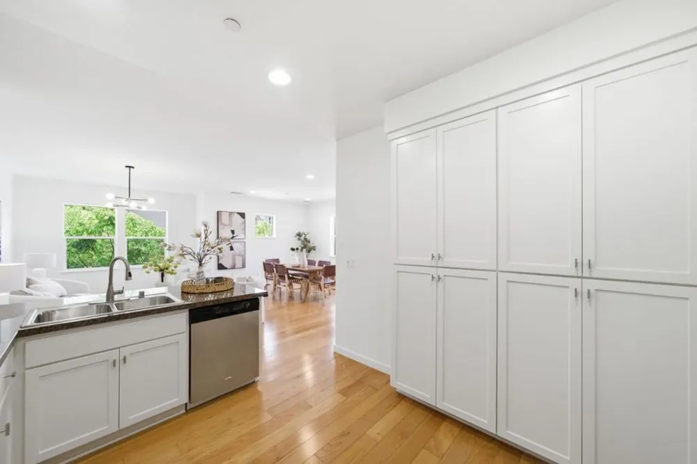 1908 Aberdeen Lane Mountain View, CA 94043