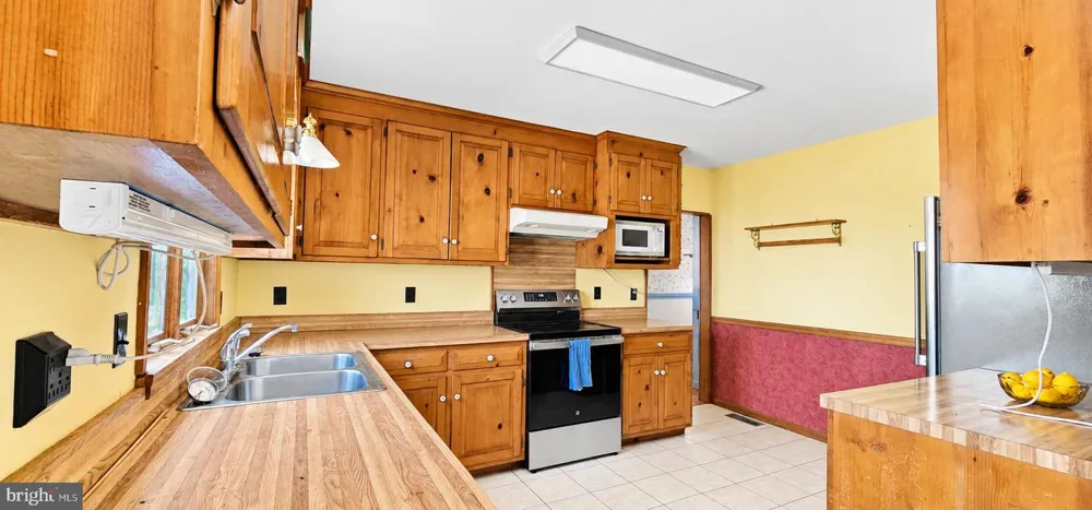 35257 CATS POINT LANE Painter, VA 23423